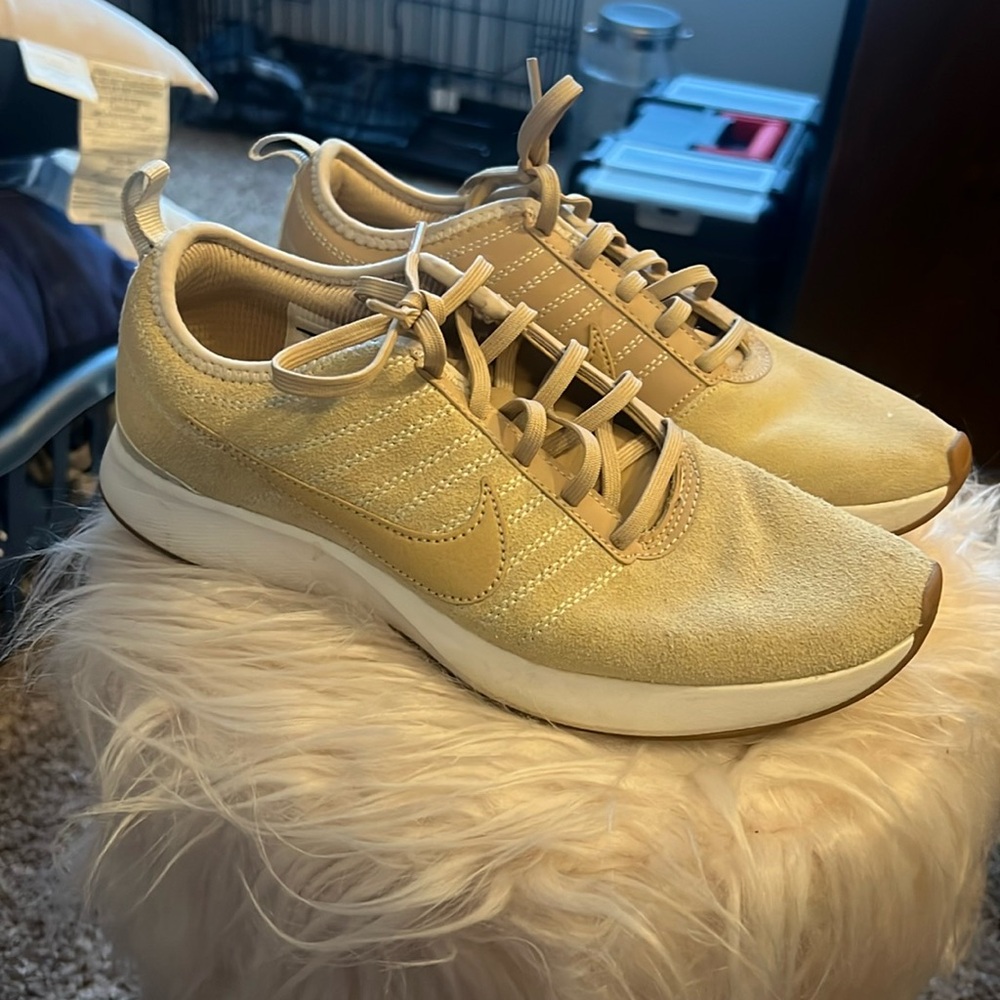 Nike tennis shoes